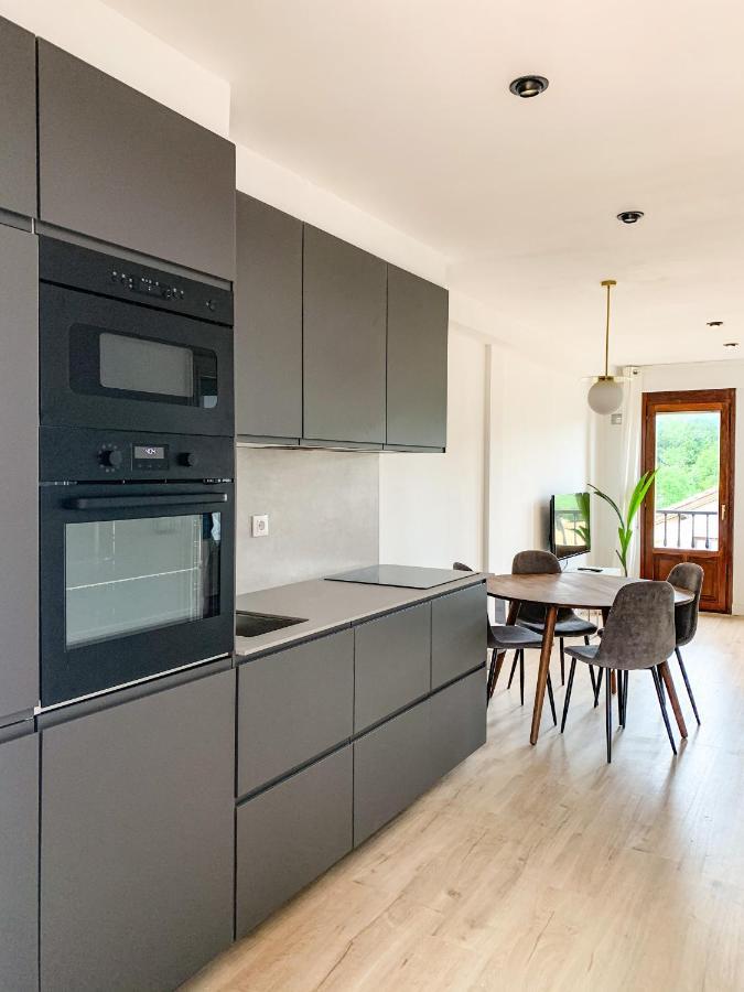Acogedor Apartamento Con Terraza Y Parking Publico En Комильяс Экстерьер фото