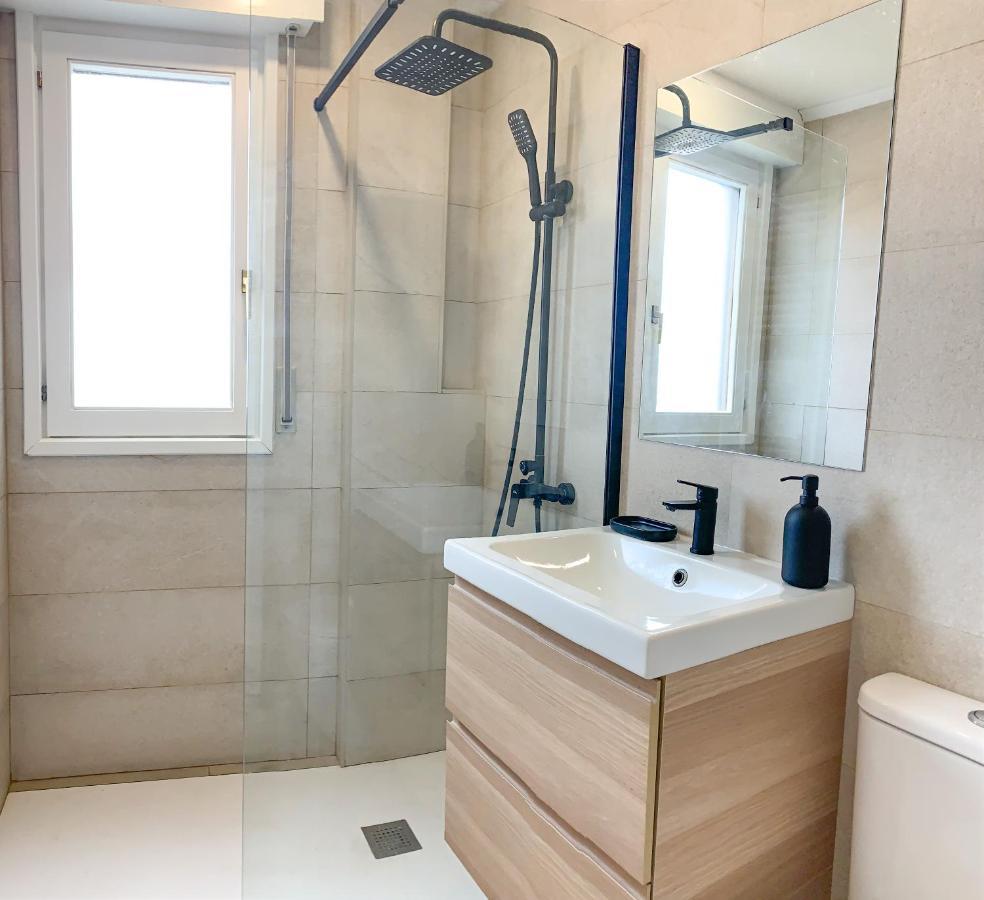 Acogedor Apartamento Con Terraza Y Parking Publico En Комильяс Экстерьер фото