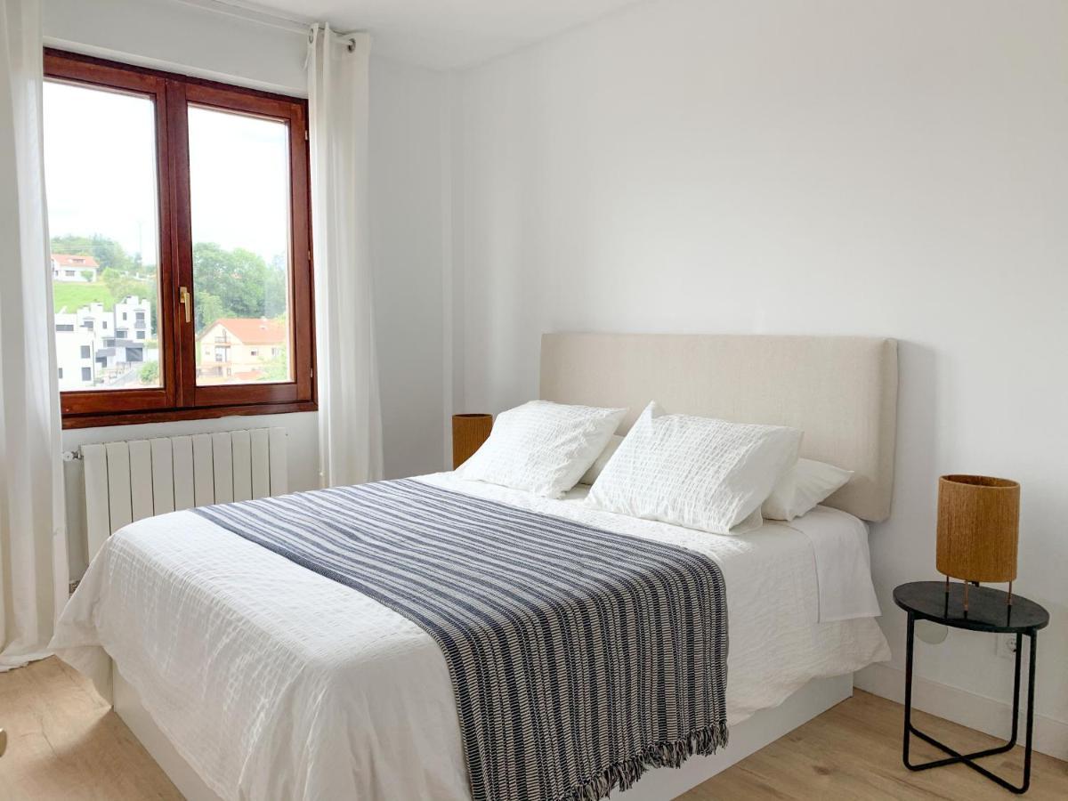 Acogedor Apartamento Con Terraza Y Parking Publico En Комильяс Экстерьер фото